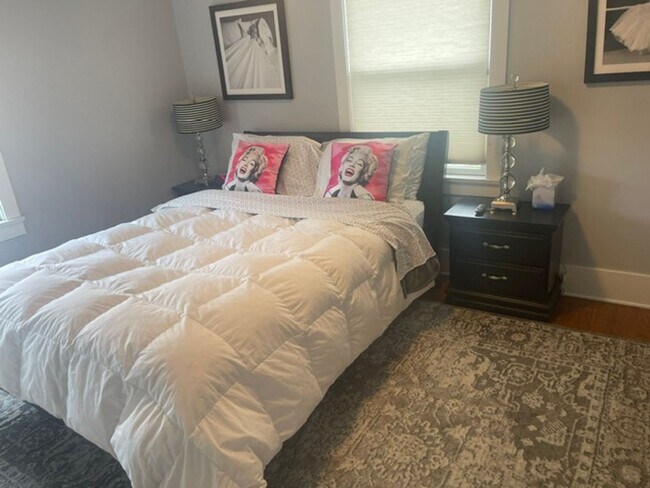 Building Photo - Remodeled and Furnished