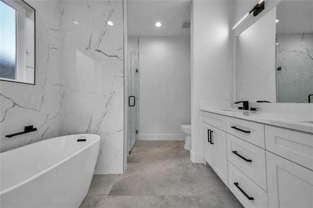Building Photo - 2230 Garden Dr