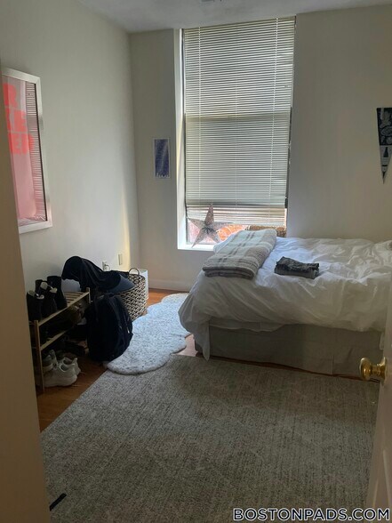 Building Photo - 81 Essex St