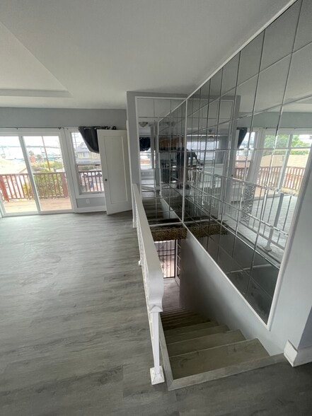 Building Photo - 335 N Palos Verdes St