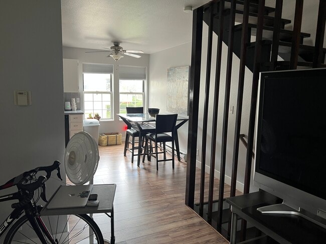 Building Photo - 3200 Azalea Dr