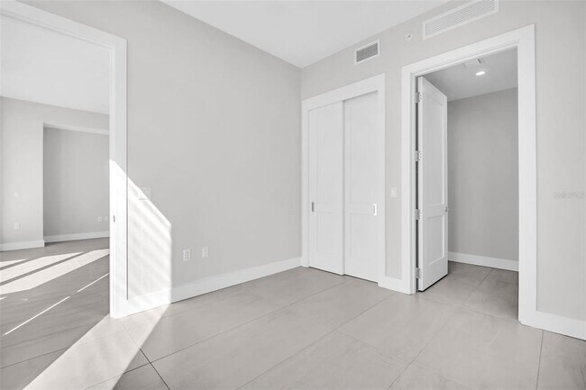 Building Photo - 275 1st Ave S