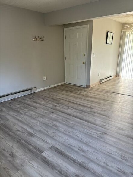 Building Photo - 1024 E Swallow Rd