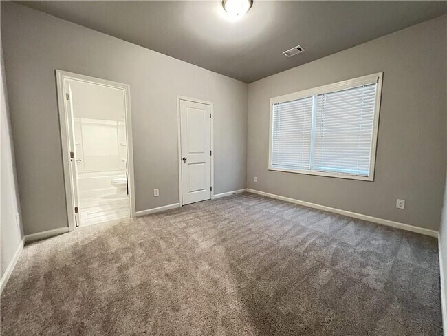 Building Photo - 4675 Silver Oak Dr SW