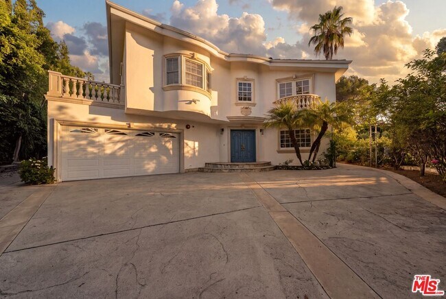 Building Photo - 1109 Pine Dr