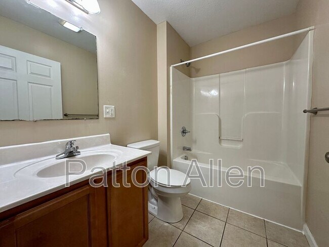 Building Photo - 8 Zell Ln
