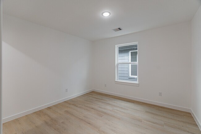 Building Photo - 7126 Bywood St