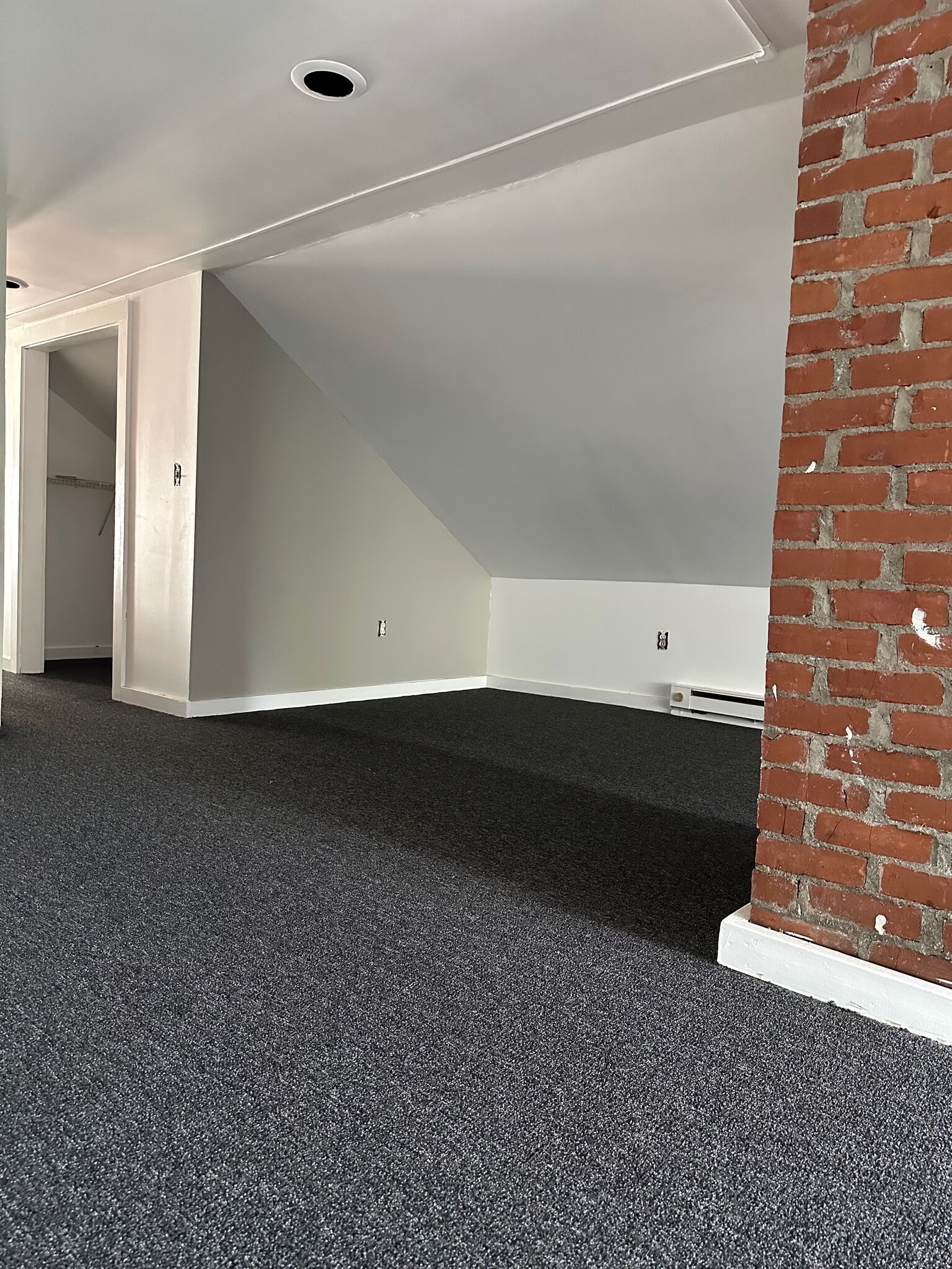 Building Photo - 289 S Winooski Ave