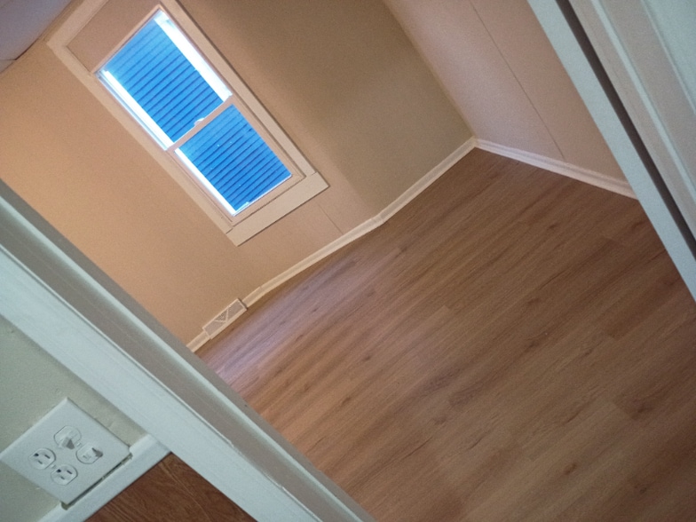 Building Photo - 137 Lockwood Ave