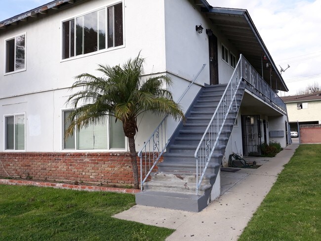 7 unit building - 14017 Dicky St