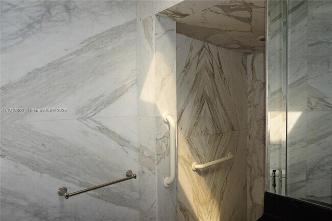 Building Photo - 4511 King Palm Dr