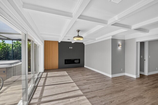 Building Photo - 14624 Country Side Ln