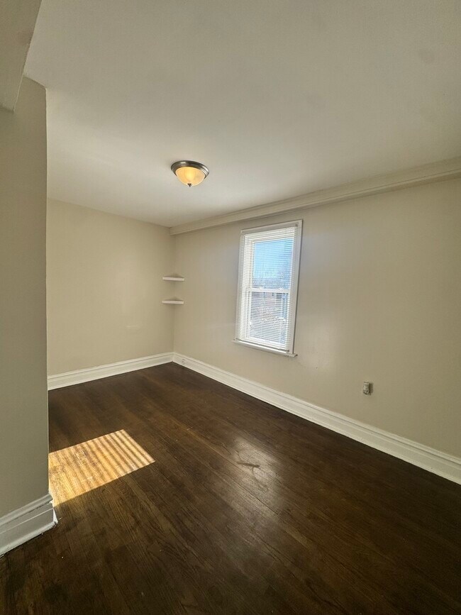 Building Photo - 4916 W 29th St