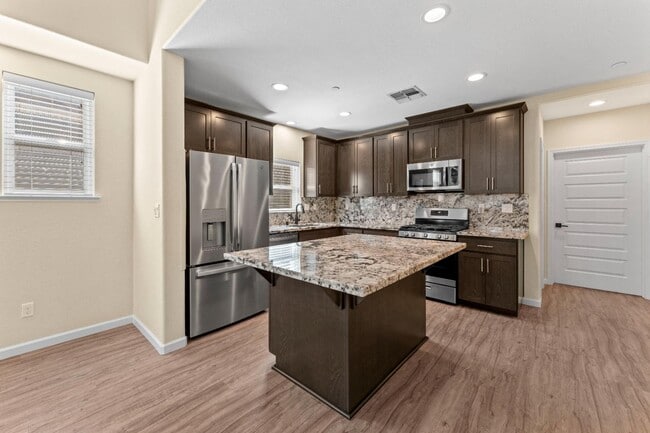 Building Photo - 510 15th St