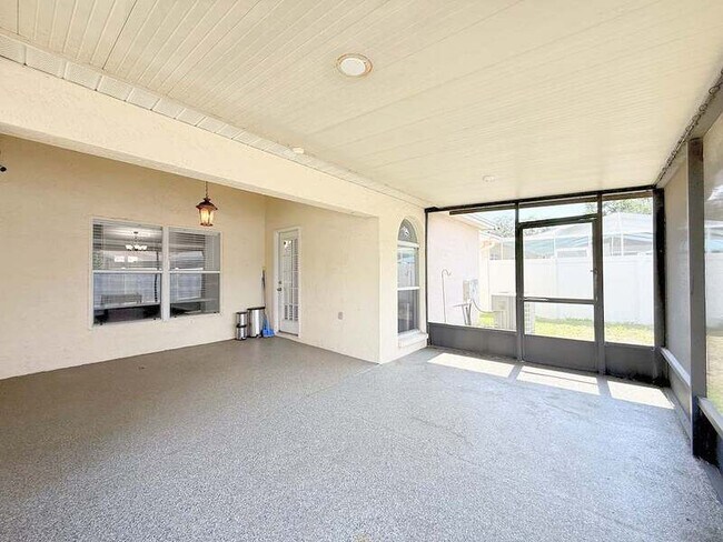 Building Photo - 1118 Hardwood Dr