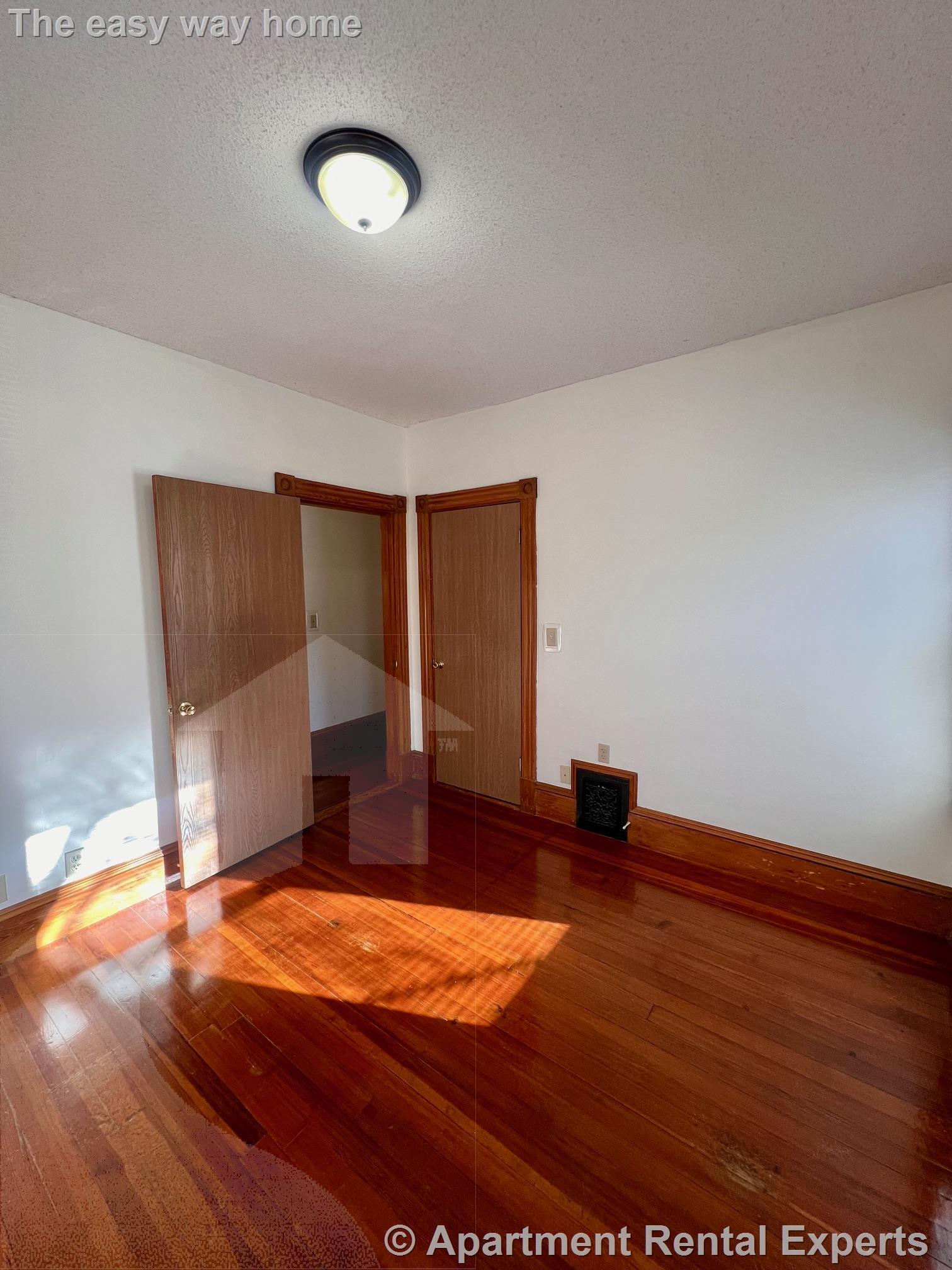 Building Photo - 22 Temple St