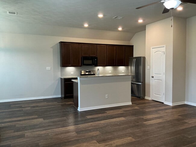 Building Photo - AVAILABLE NOW! 4-Bed 3-bath in Creek Meadows