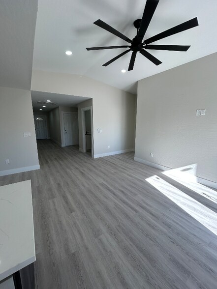 Building Photo - 1541 Laguna St