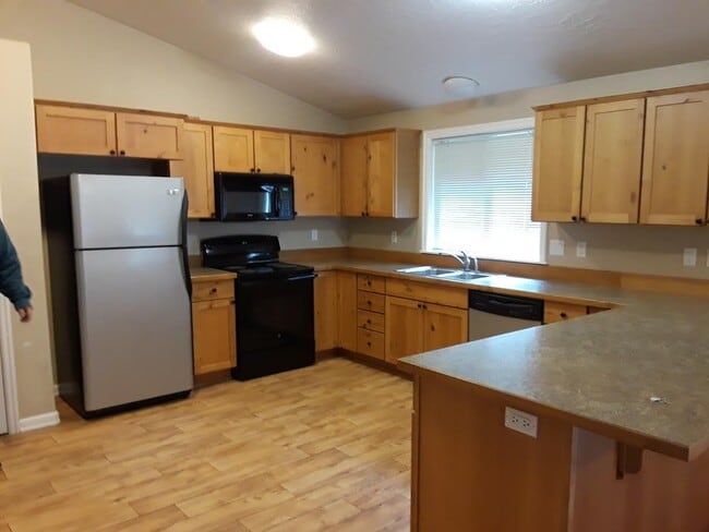 Building Photo - Darling house between Sunriver & LaPine