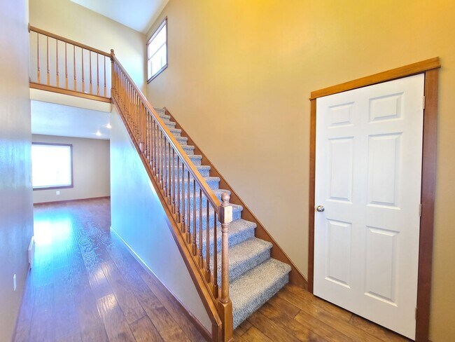 Building Photo - $2,200 -  3 Bed / 2.5 Bath Beautiful Spokane Valley House