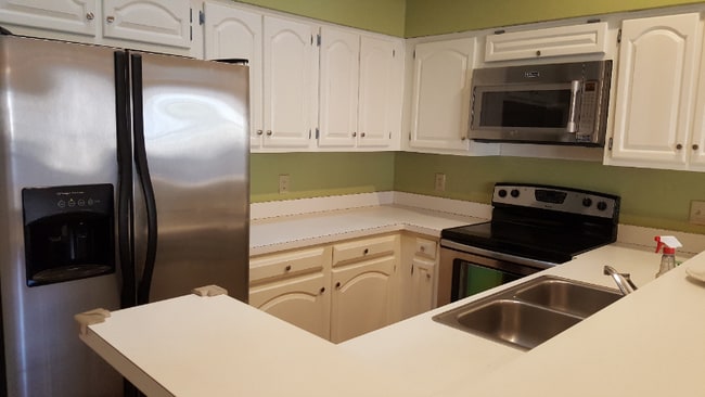 Building Photo - 9716 Summerwood Cir