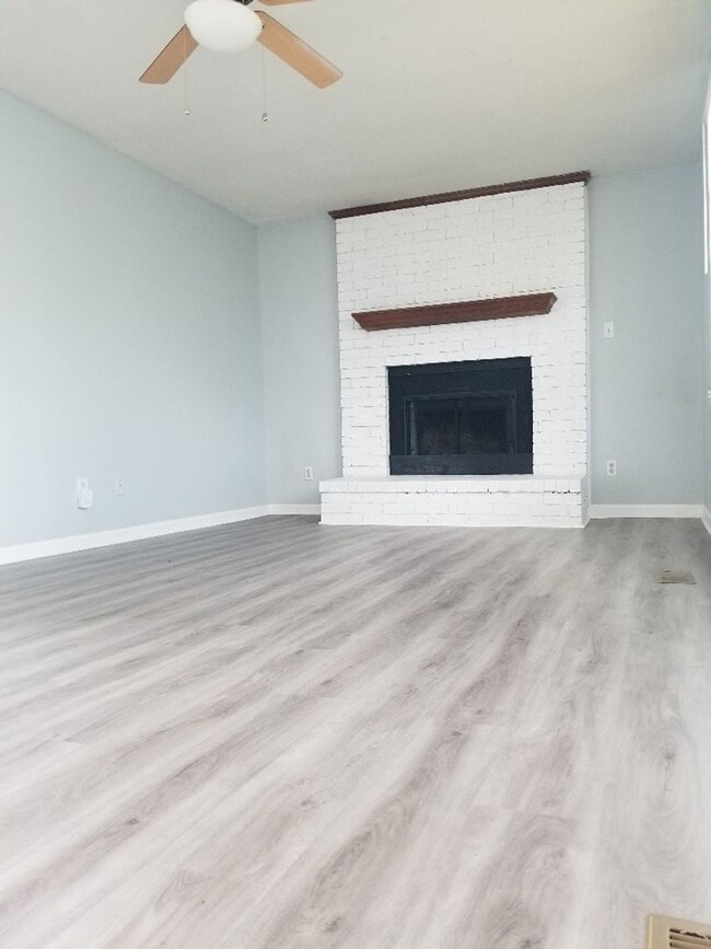 Building Photo - 112 Kelly Ct