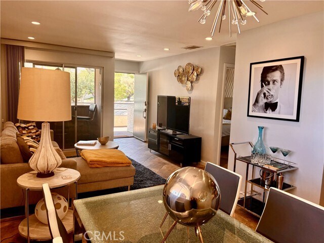 Building Photo - 510 N Villa Ct