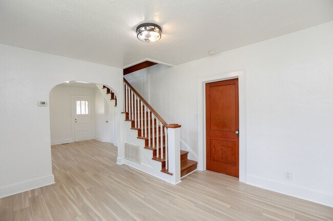 Building Photo - 768 Mayfield Ave