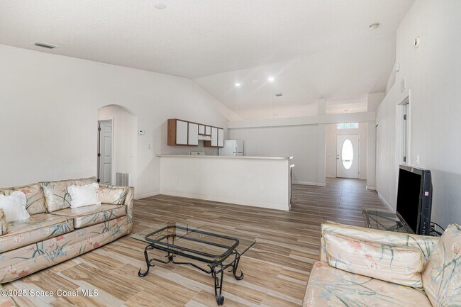 Building Photo - 1715 San Filippo Dr SE