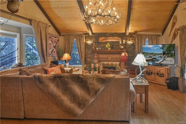 Building Photo - Charming Mountain Retreat across from Golf Course