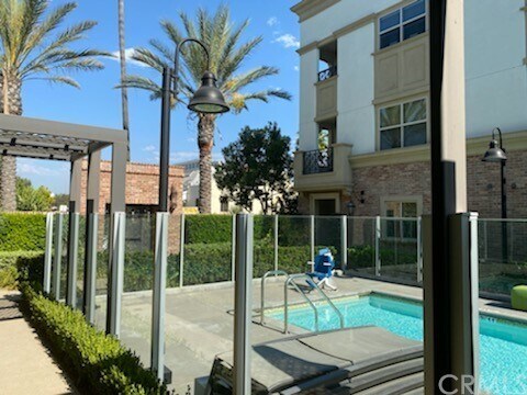 Building Photo - 524 S Anaheim Blvd
