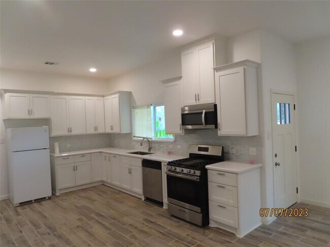 Building Photo - 403 High Ridge St