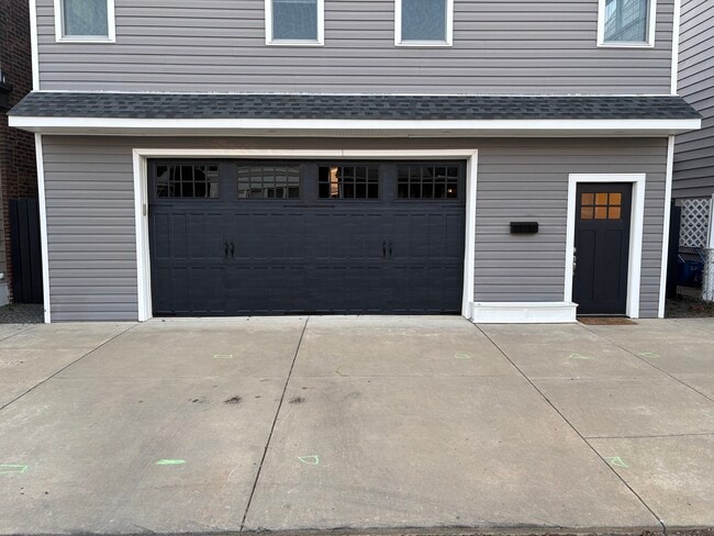 Building Photo - 4524 Edgemont St