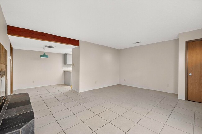 Building Photo - Prospectors Point NE Condo 2 Bedroom, 2 story, 1 1/2 Bath, 1 car garage