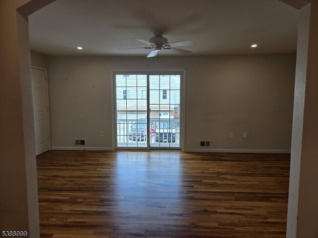 Building Photo - 89 Sumo Village Ct