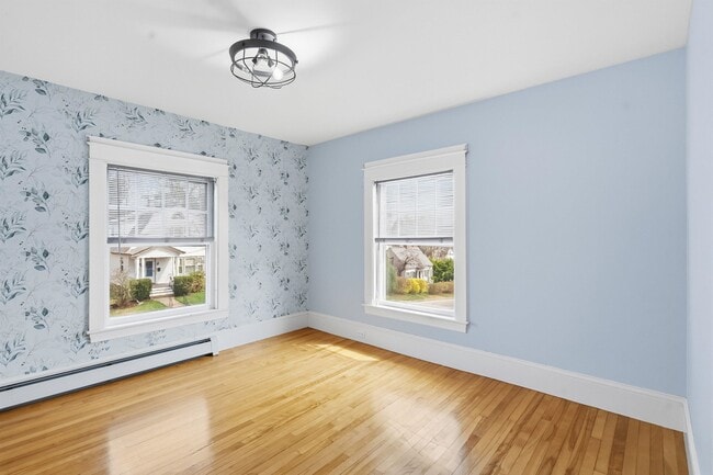 Building Photo - 198 Linden St