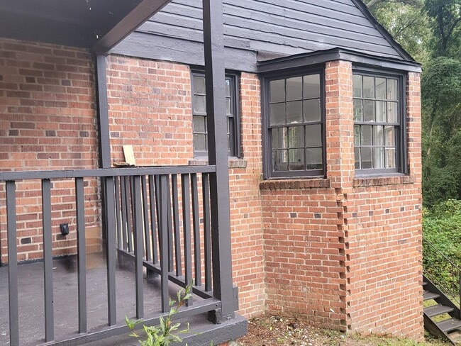 Building Photo - Every detail has been thoughtfully refresh...