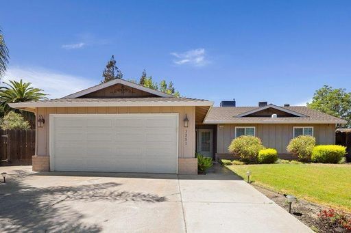 Primary Photo - Beautiful Manteca 3 Bedroom Single Story H...