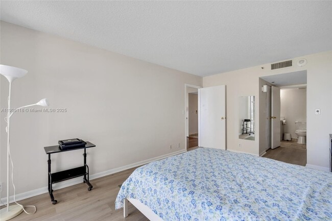 Building Photo - 7601 E Treasure Dr