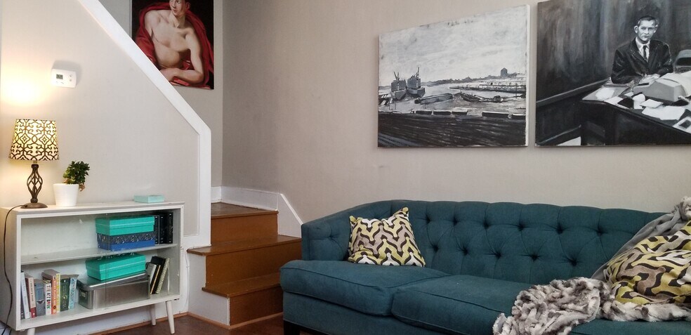 Living room - 3401 Pleasant Plz