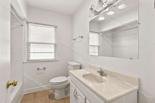 Building Photo - Modern Elegance Meets Campus Convenience: ...