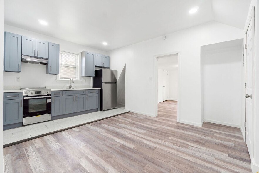 Building Photo - 156 Shepard Ave