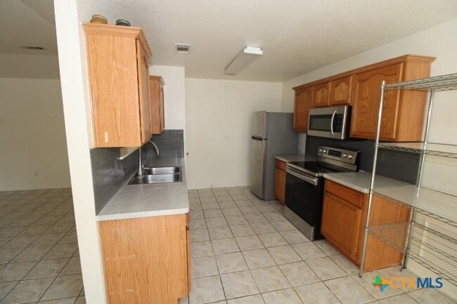 Building Photo - 1407 Saddle Dr