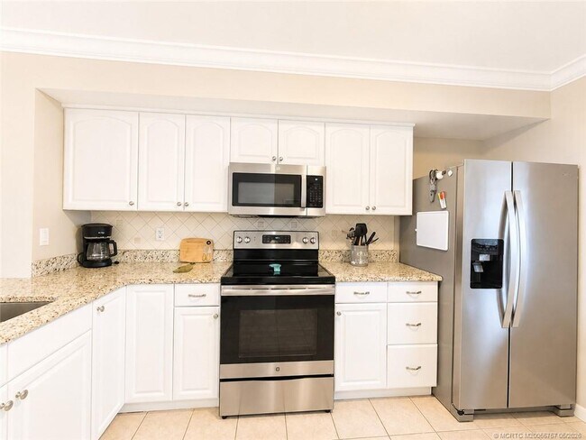 Building Photo - 7430 S Ocean Dr