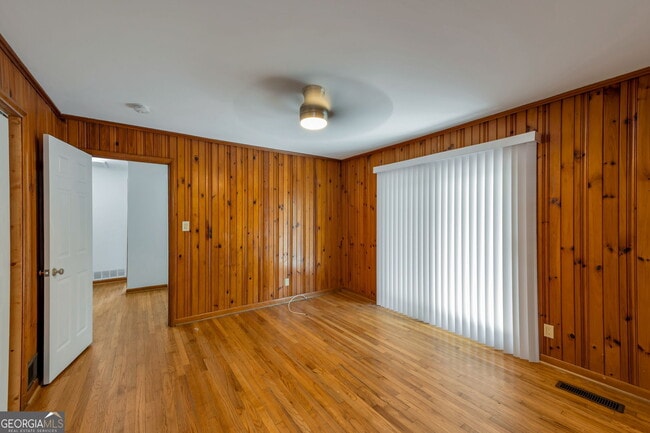 Building Photo - 2188 Pawnee Dr SE