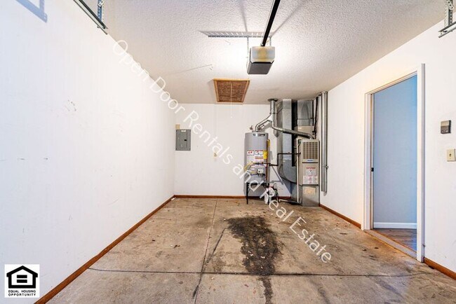 Building Photo - 1420 Flagstone Dr