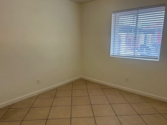 Building Photo - 435 E 9th Ave