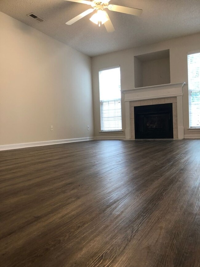 Building Photo - Available for immediate move in - Gorgeous...