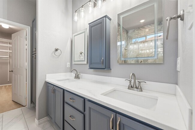 Building Photo - 500 Braewick Dr