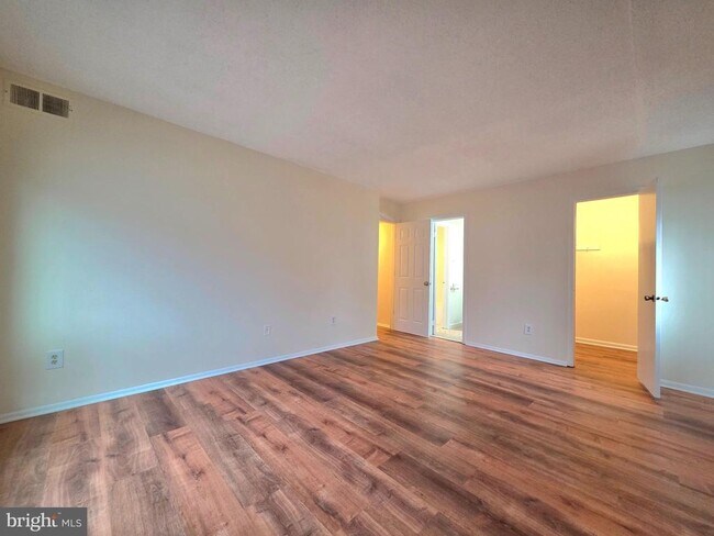 Building Photo - 3808 Laramie Pl